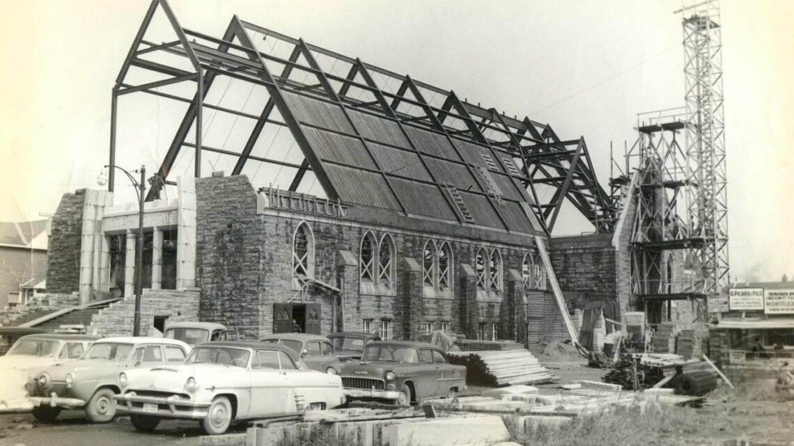 Construction de la toiture de l’église